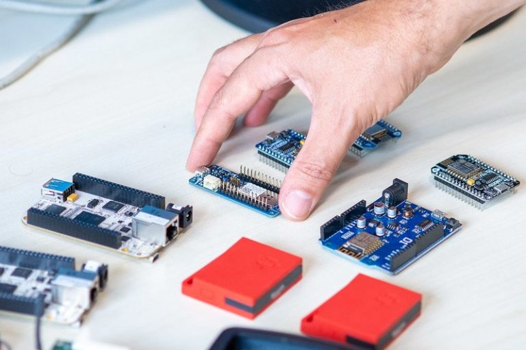 IoT Systems and Wireless Internet Technologies